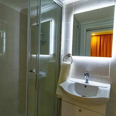 Side Joker Hotel Bed and Breakfast *