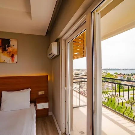 Side Joker Hotel