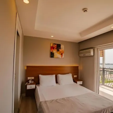 Side Joker Hotel *